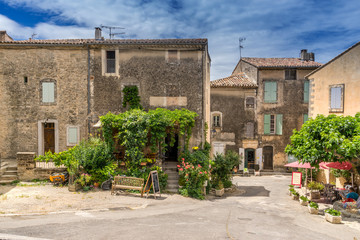 Obraz na płótnie Canvas The hill top of village of Saignon in the Luberon Provence