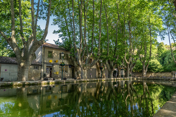 Fototapeta na wymiar The village of Cucuron in the Luberon Provence