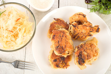 Bratlinge mit Sauerkraut