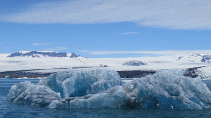 Eisscholle vor Gletscher 