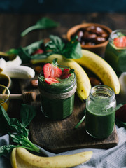 Smoothie with banana, spinach and dates
