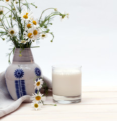 Obraz na płótnie Canvas glass of cold milk on the wooden table