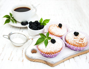 muffins with blackberry