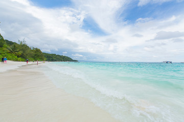 Fototapeta na wymiar Beautiful tropical white sand beach in Thailand