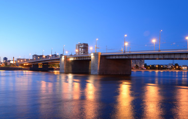 Fototapeta na wymiar Volodarsky bridge at night.