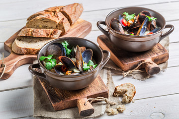 Mussels in shells with garlic sauce served with bread