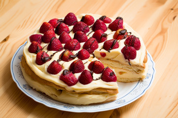strawberry cake with cream