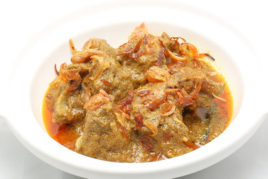 Beef Curry with sprinkled onion fry