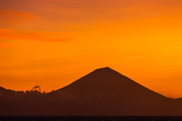 Fototapeta na wymiar Sunset view on Gunung Batur volcano on Bali from Gili Travangan island, Indonesia