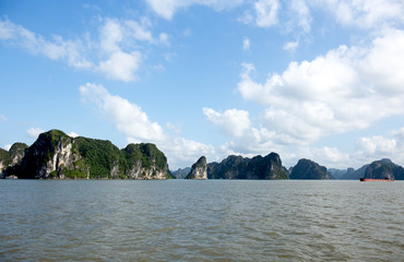 Obraz premium Sea landscape with boat in Halong Bay Vietnam