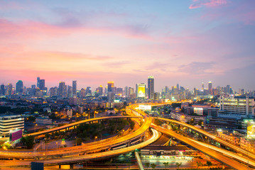 Fototapeta na wymiar Bangkok city skyline while sunset.