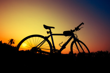 Fototapeta na wymiar Silhouette bicycle with sunset