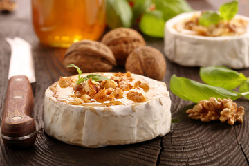 Grilled brie cheese with honey and nuts