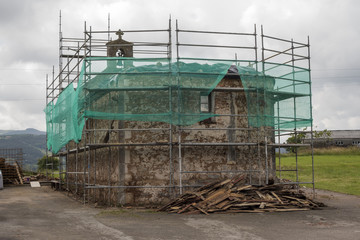 RESTAURACIÓN DE IGLESIA CON ANDAMIOS