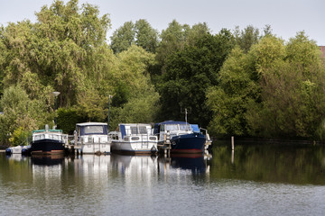 Naklejka premium Boats moored in a small harbor