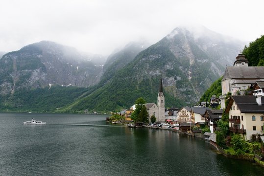 Hallstatter See (Lake Hallstatt), Hallstatt, Salzkammergut, Austria