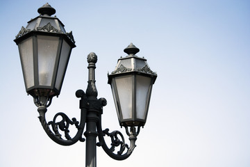 Fototapeta na wymiar The old black street lamp