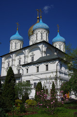 Fototapeta na wymiar MOSCOW, RUSSIA - MAY, 2016: Novospassky Monastery in spring day