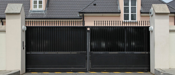 Portail métallique