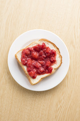 食パンに塗った苺ジャム