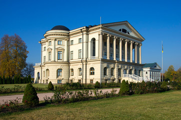 Fototapeta na wymiar Razumovsky palace in Baturin, Ukraine