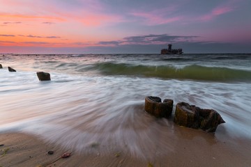 Morze Bałtyckie w blasku zachodzącego słońca