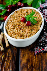 Oatmeal with cherry crumble