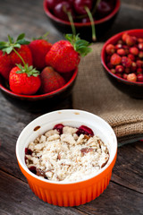 Rhubarb, strawberry and cherry crumble