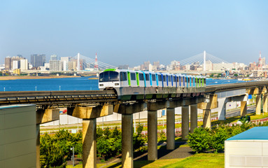 Naklejka premium Linia Tokyo Monorail na międzynarodowym lotnisku Haneda