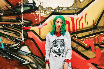 Naklejka premium Portret młodej kobiety.