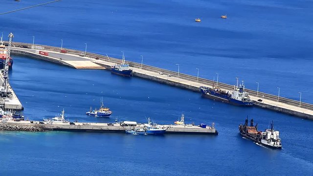 Chalutier rentre au port de Cani&ccedil;al Mad&egrave;re 