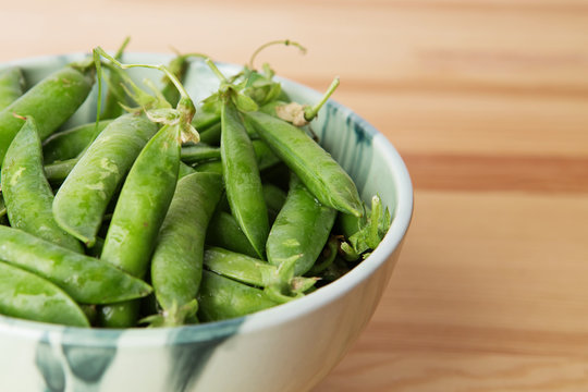 Green peas into a bowl