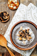 White bean mushrooms soup with croutons