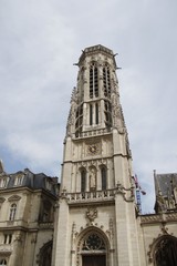 Fototapeta na wymiar Eglise Saint-Germain-l'Auxerrois à Paris