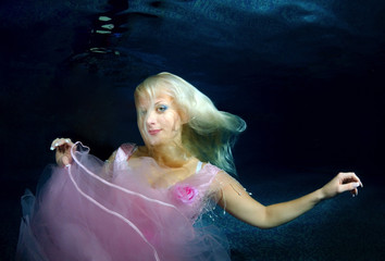 Underwater model presenting fashion in pool