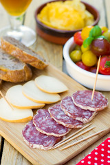Salami et smoked cheese for tapas