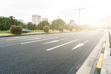 Obraz premium traffic on city street in morning in tokyo japan