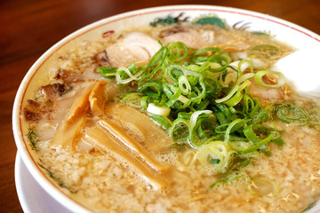こってり豚骨醤油ラーメン