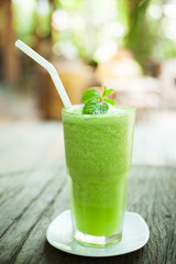 glass of green tea smoothie