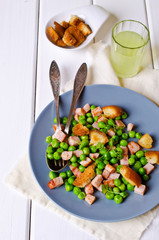 Salad with green peas