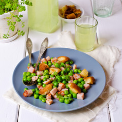 Salad with green peas