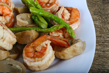 Shrimp and asparagus