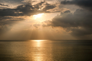 Obraz premium beautiful sunset on the sea, wallpaper, holiday, beach holiday