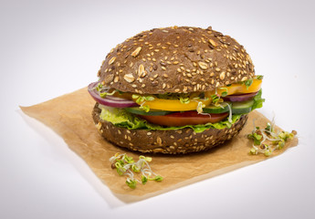 Vegetarian sandwich with fresh vegetables.