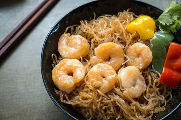 Casserole prawns with glass noodles / Shrimp potted with vermicelli. Close up.