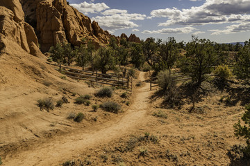 Trail to entrance to see Arch at Kodachrome Basin