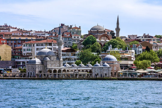 Mosque Eminonu on Istanbul seafront, Turkey.