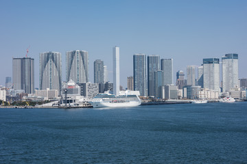 早春の東京港晴海埠頭