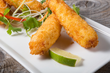 Fried shrimp served with lime