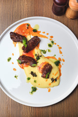 Steamed in white wine beef with potato cream and thick gravy